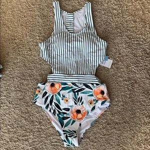 Cupshe Green/White stripped Swimsuit with Floral